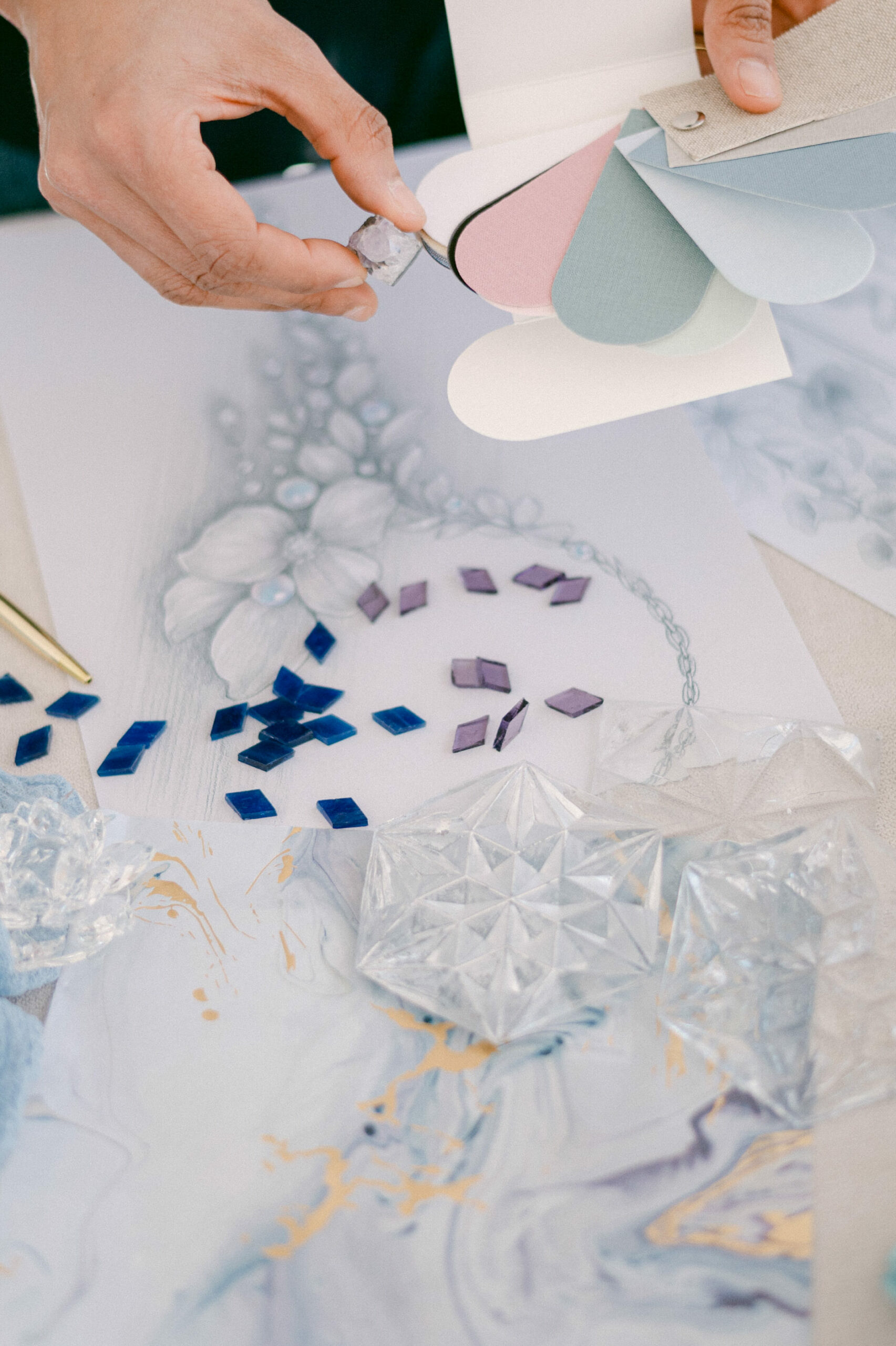 Feminine hand shaping delicate sugar petals - atelier de haute création Maison Bouchra